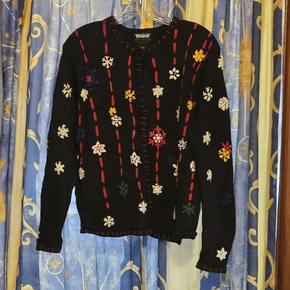 Vintage Black Snowflake/Santa/Snowman Pattern Sweater Size Medium - Picture 2 of 7
